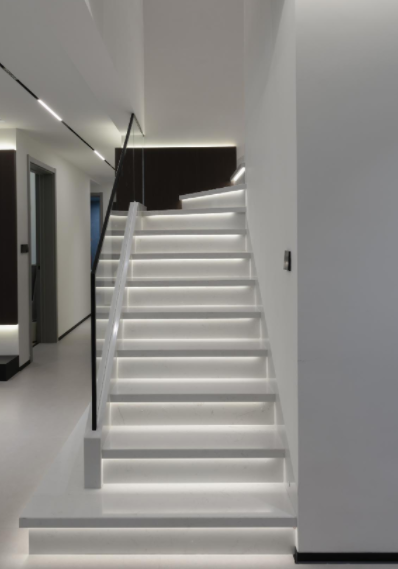 楼梯黑白灰装修，现代风装修，现代简约风装修，装修风格推荐，完工实景案例，户型改造