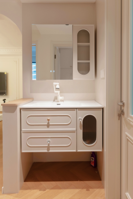 储物柜法式奶油风装修，装修实景案例，完工案例，装修灵感，装修风格设计，三居室装修设计