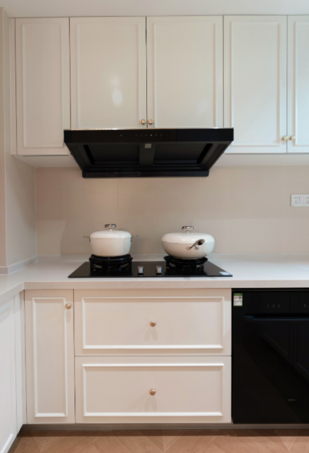 储物柜法式奶油风装修，装修实景案例，完工案例，装修灵感，装修风格设计，三居室装修设计