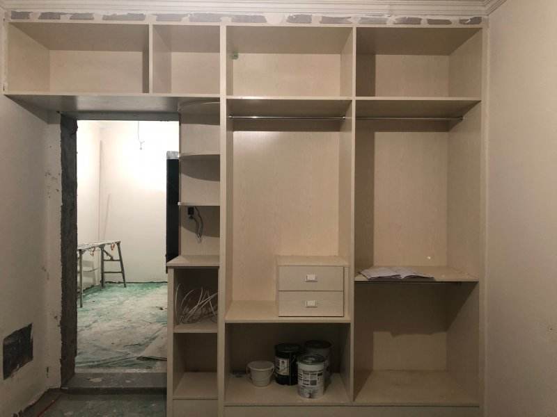 家装柜子是请木工打柜子好还是全屋定制柜子好,哪种更划算 家装柜子是请木工打柜子好还是全屋定制柜子好,哪种更划算